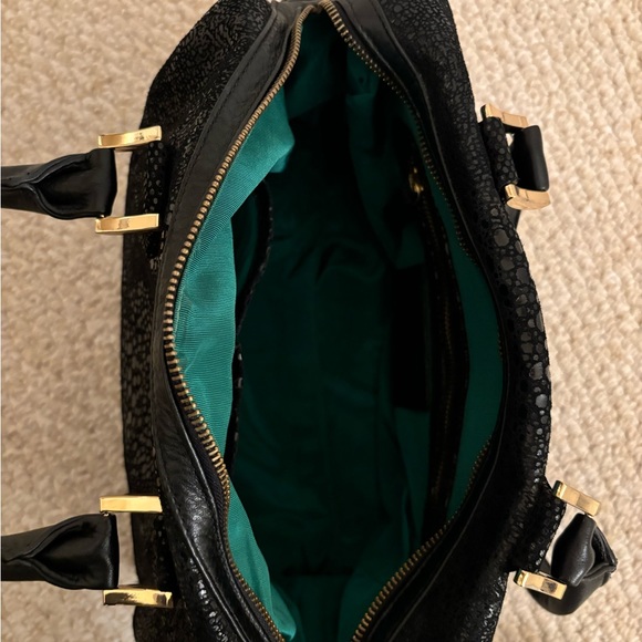 KELLY WYNNE I Duffle Dare You Handbag in Black Serpentine - Picture 10 of 13